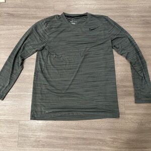 Nike Large Longsleeve Dri-Fit Legend Top in Heathered Gray/Black